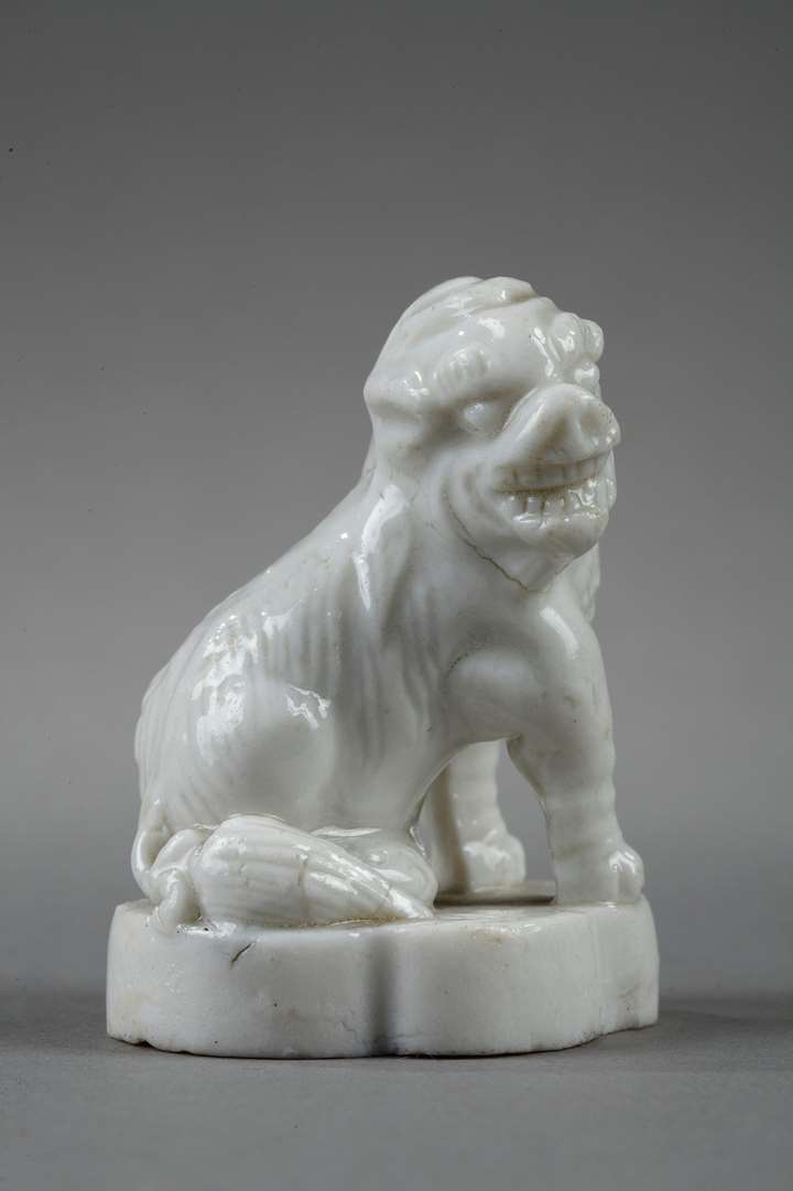 Miniature blanc de Chine porcelain dog
